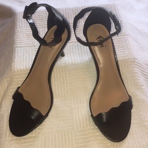 Fioni Black Heels